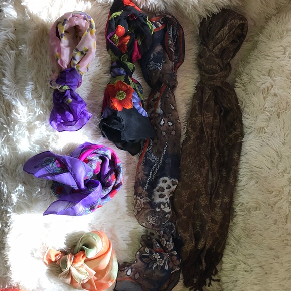 A bundle of 10 beautiful scarves! - Picture 5 of 8